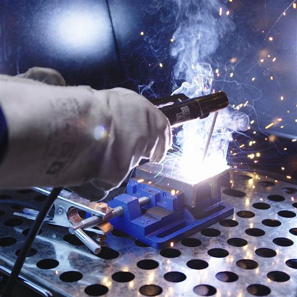 Invertorová svářečka UNI-MIG 125 SYN